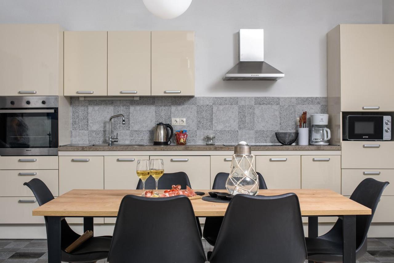 Mare&Antonio Apartment โตรกีร์ ภายนอก รูปภาพ
