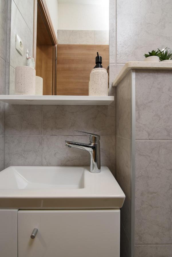 Mare&Antonio Apartment โตรกีร์ ภายนอก รูปภาพ