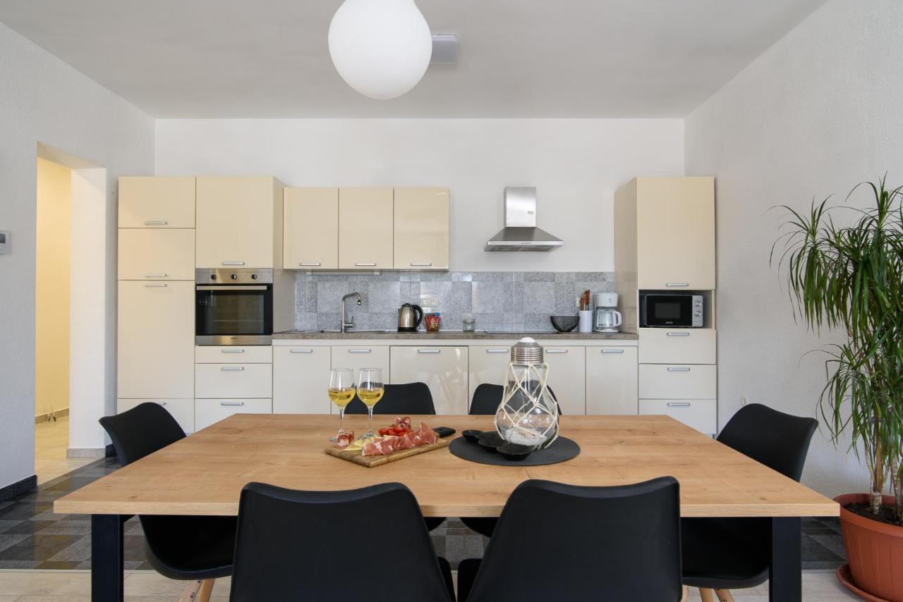Mare&Antonio Apartment โตรกีร์ ภายนอก รูปภาพ